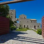 بيت ضيافة Focalion Castle Luxury 4*