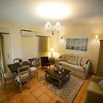Focalion Castle Luxury بيت ضيافة 4*