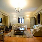 بيت ضيافة Focalion Castle Luxury 4*
