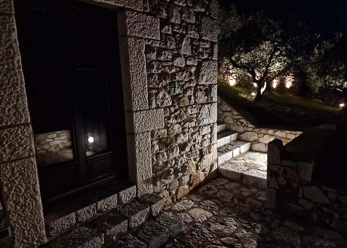 Penzion Focalion Castle Luxury Pírgos Dhiroú