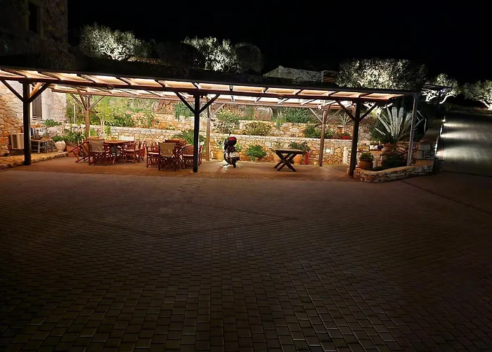 Penzion Focalion Castle Luxury Pírgos Dhiroú