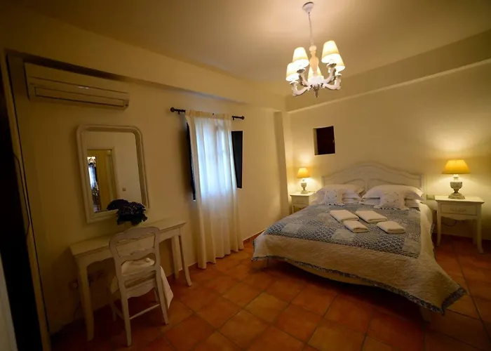 Focalion Castle Luxury ゲストハウス Pírgos Dhiroú